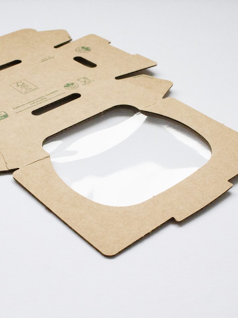 Finestratura di carta, cartone e packaging